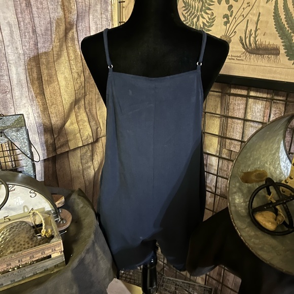 NWT Honey Punch Navy Shorts Spaghetti Strap Romper. Size L - Picture 3 of 3